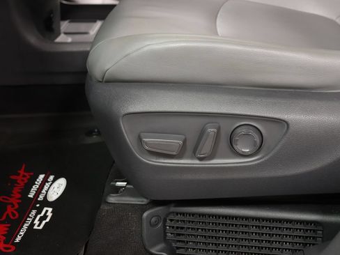 Used 2021 Toyota Sienna XLE FWD image 22