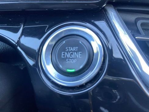 Used 2025 Chevrolet Trax RS FWD image 20
