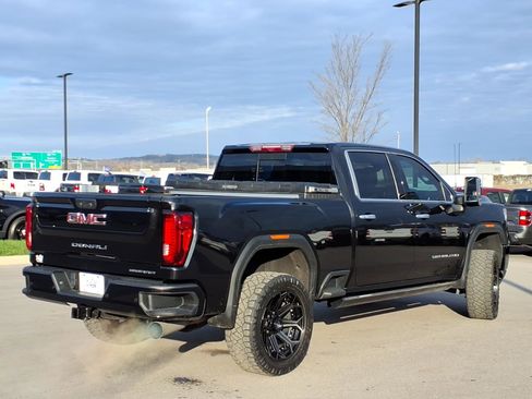 Used 2022 GMC Sierra 3500 Denali w/ Denali Black Diamond Edition image 3