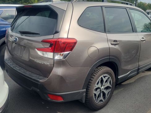Used 2022 Subaru Forester Premium AWD/4WD image 6