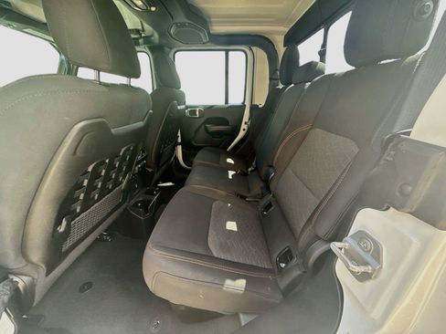 Used 2021 Jeep Gladiator Mojave AWD/4WD image 23