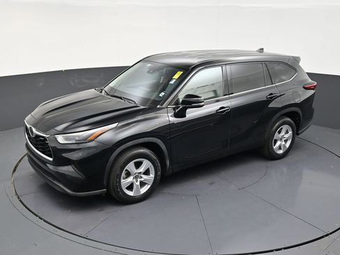 Used 2022 Toyota Highlander L FWD image 13