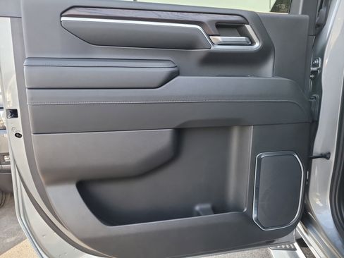 Used 2024 GMC Sierra 2500 SLT w/ SLT Premium Package image 11