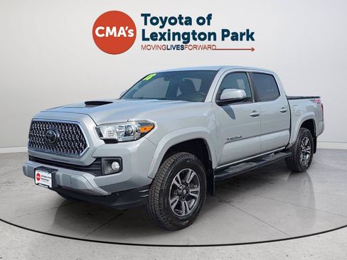 Used 2018 Toyota Tacoma TRD Sport AWD/4WD image 1