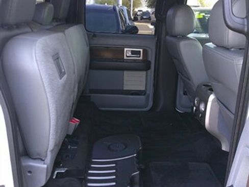 Used 2014 Ford F150 Lariat w/ Lariat Chrome Package image 24