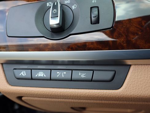Used 2015 BMW 750Li RWD image 29