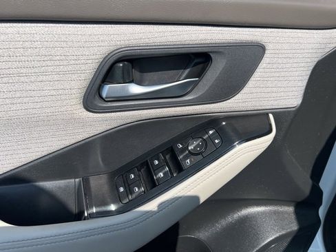 Used 2023 Nissan Rogue SV image 23