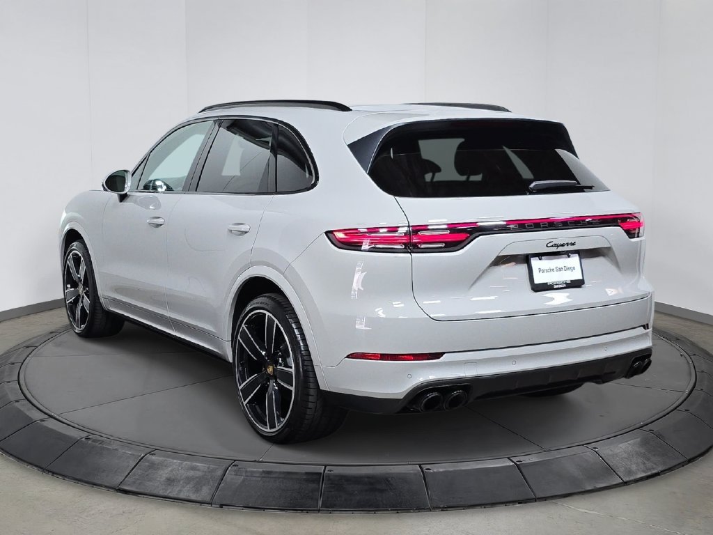 Used 2022 Porsche Cayenne Platinum Edition AWD/4WD image 3