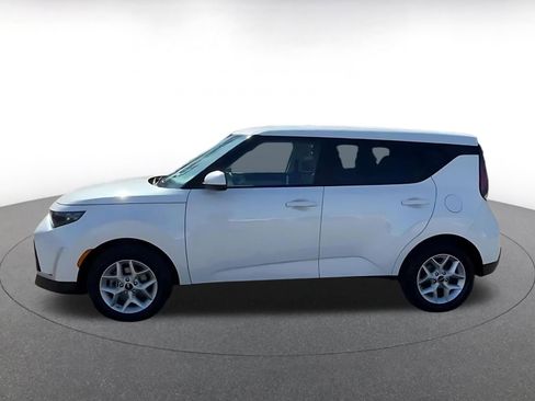 Used 2025 Kia Soul LX w/ LX Technology Package image 9