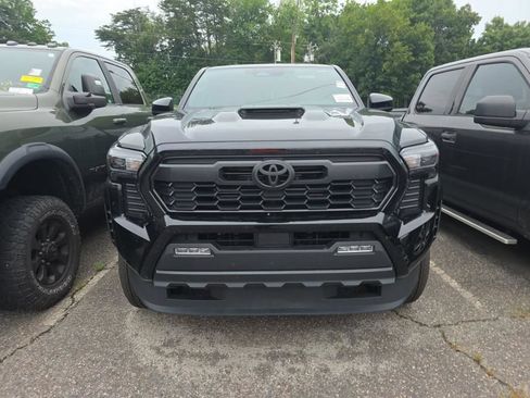 Used 2025 Toyota Tacoma TRD Sport AWD/4WD image 2