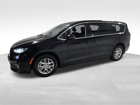 Used 2024 Chrysler Pacifica Touring-L FWD image 21
