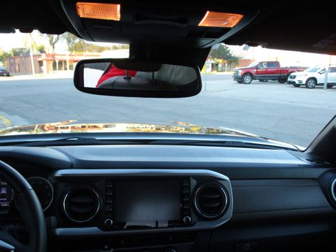 Used 2023 Toyota Tacoma Limited image 31