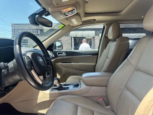 Used 2019 Jeep Grand Cherokee Limited AWD/4WD image 9