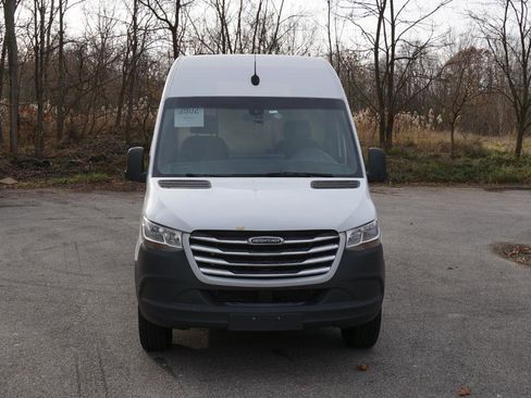 Used 2019 Freightliner Sprinter 170 RWD image 8