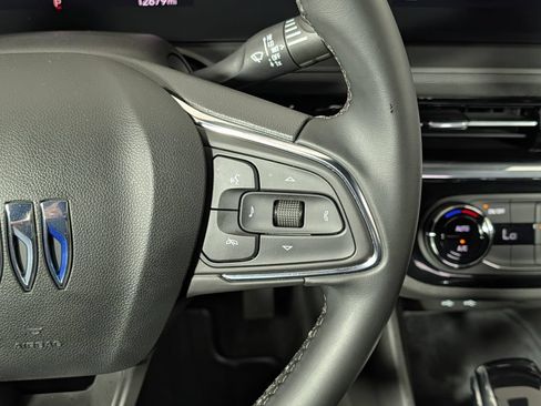 Used 2025 Buick Envista Sport Touring w/ Advanced Safety Package FWD image 19