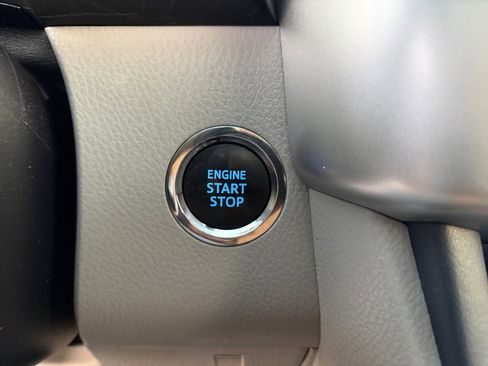 Used 2019 Toyota Highlander Limited image 23