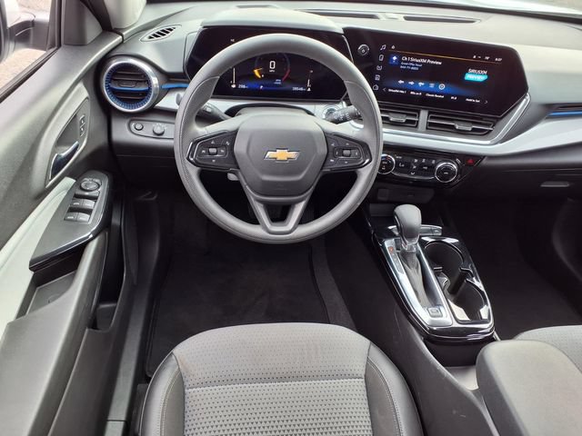 Used 2025 Chevrolet Trax LT FWD image 18