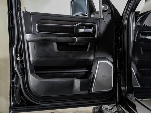 Used 2025 RAM 3500 Laramie AWD/4WD image 33