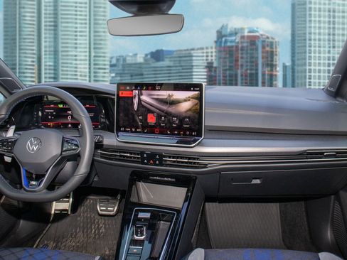 Used 2025 Volkswagen Golf w/ Euro Style Package image 8