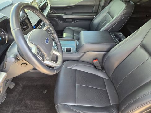 Used 2023 Ford Expedition XLT RWD image 16