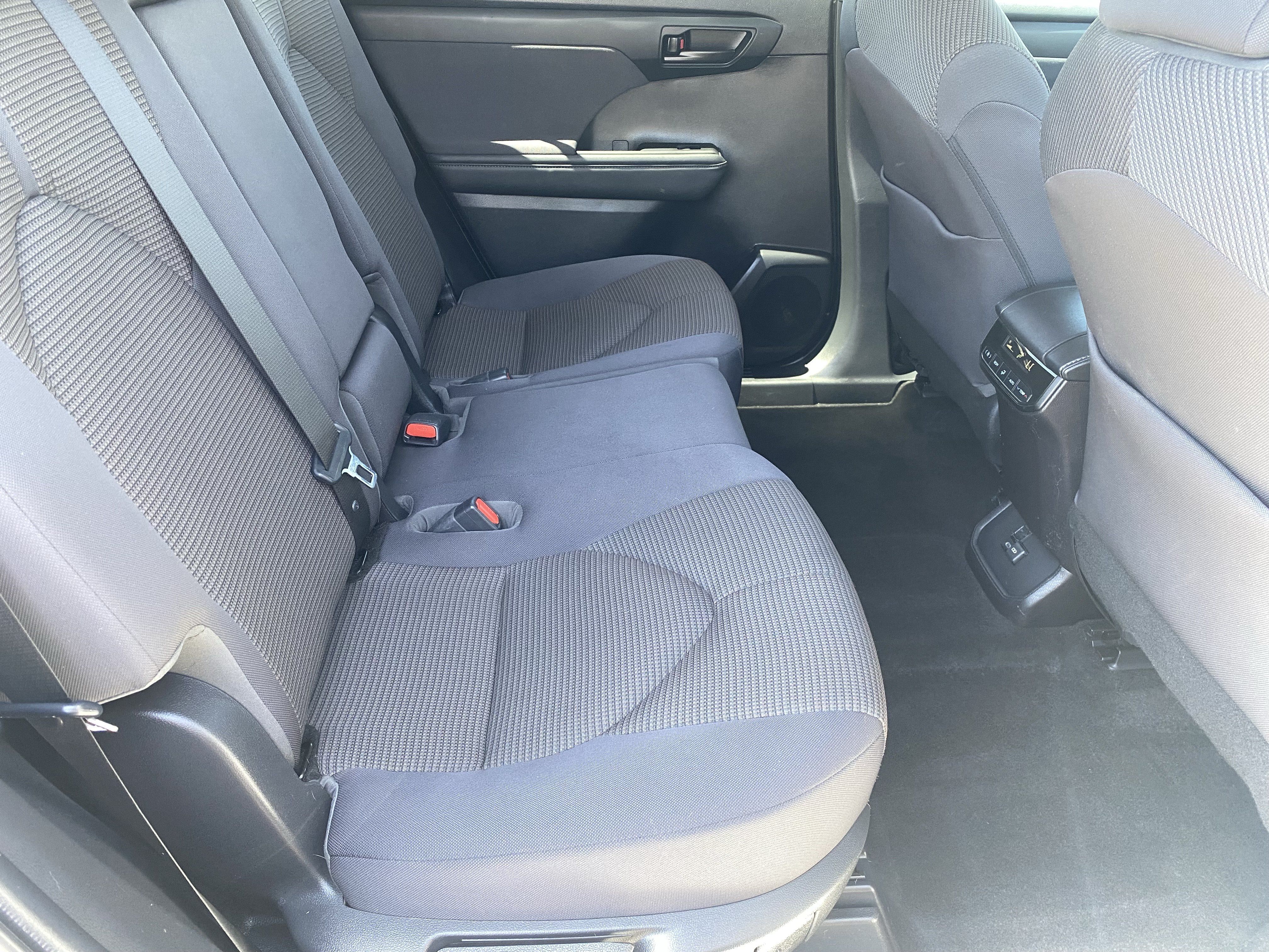Used 2023 Toyota Highlander LE AWD/4WD image 13