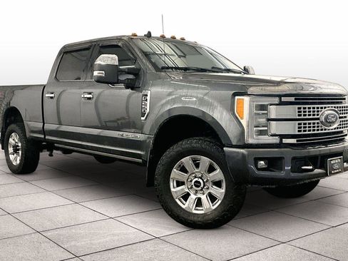 Used 2019 Ford F250 Platinum w/ Platinum Ultimate Package image 2