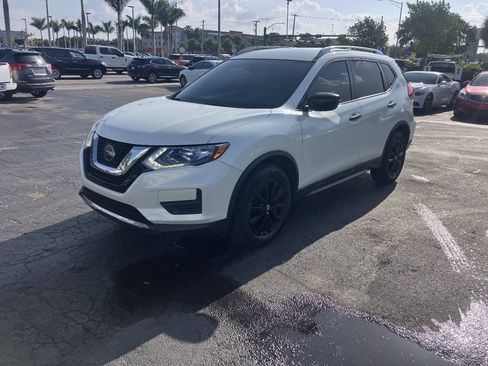 Used 2018 Nissan Rogue SV FWD image 5