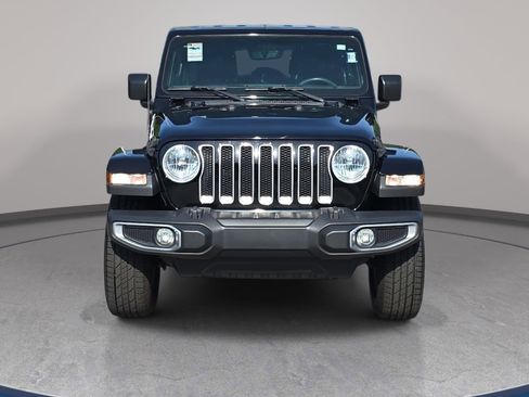 Used 2018 Jeep Wrangler Unlimited Sahara image 2