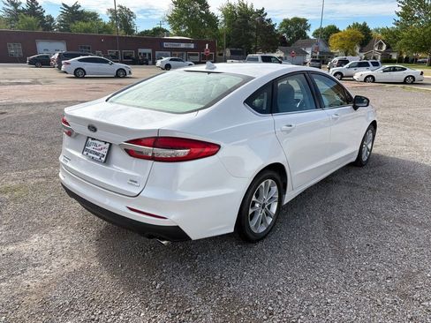 Used 2020 Ford Fusion SE FWD image 3