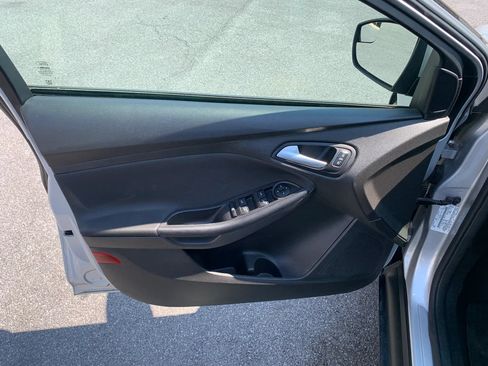 Used 2016 Ford Focus SE FWD image 8