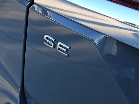 Certified 2025 Volkswagen Atlas SE image 7