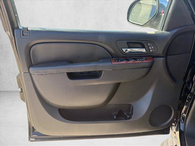 Used 2014 Chevrolet Suburban LTZ RWD image 9