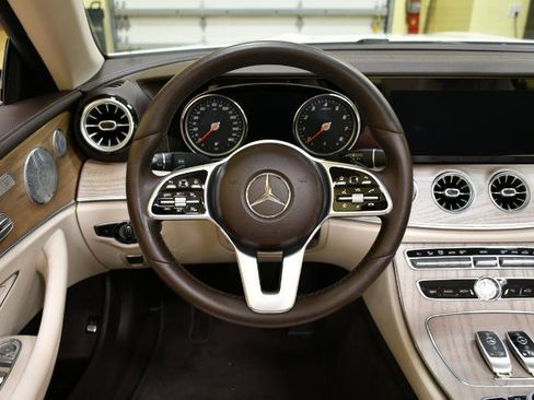Used 2019 Mercedes-Benz E 450 4MATIC Cabriolet image 38