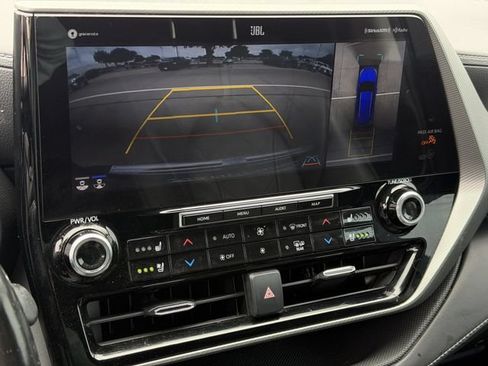 Used 2021 Toyota Highlander Platinum FWD image 18