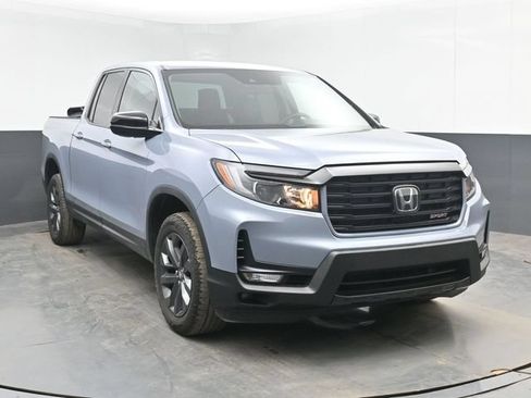 Used 2023 Honda Ridgeline Sport image 2
