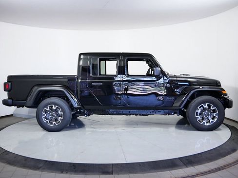 Used 2024 Jeep Gladiator Sport w/ Premium Package image 9