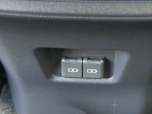 Used 2025 Toyota RAV4 XLE FWD image 28