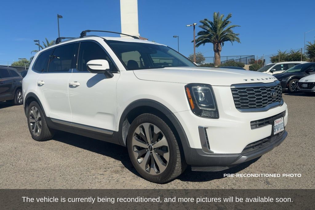 Used 2020 Kia Telluride EX w/ EX Premium Package AWD/4WD image 3