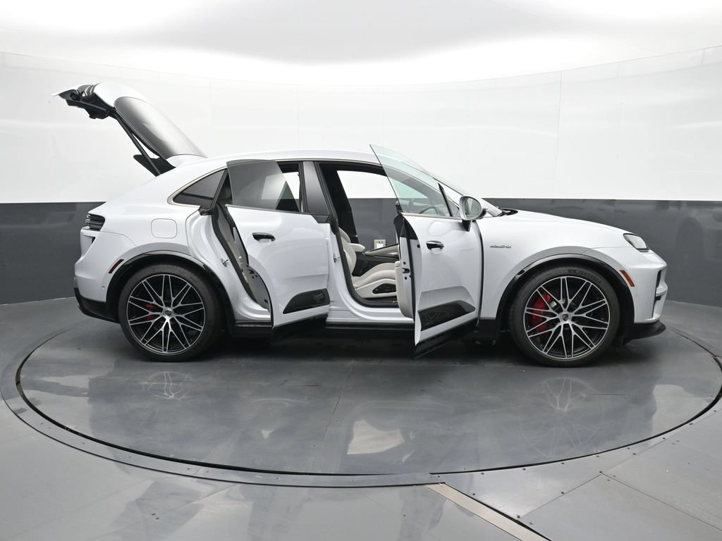 Certified 2025 Porsche Macan Turbo Electric AWD/4WD image 35