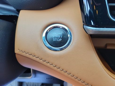 Used 2023 Toyota Highlander Platinum image 18