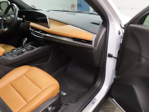 Used 2025 Cadillac XT4 Premium Luxury AWD/4WD image 28