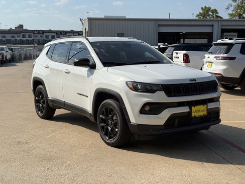 New 2026 Jeep Compass Latitude image 2