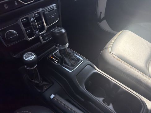 Certified 2022 Jeep Wrangler Unlimited Sahara AWD/4WD image 21