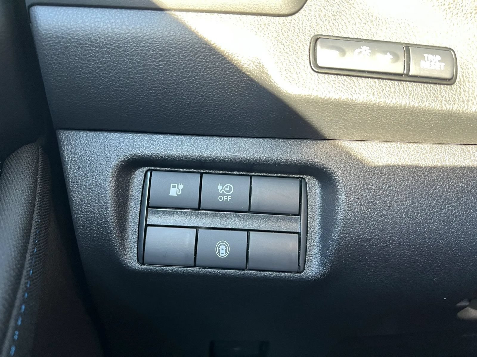 Used 2025 Nissan Leaf S FWD image 19