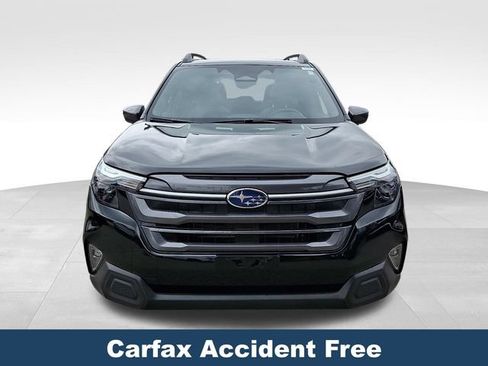 Used 2025 Subaru Forester Premium AWD/4WD image 3