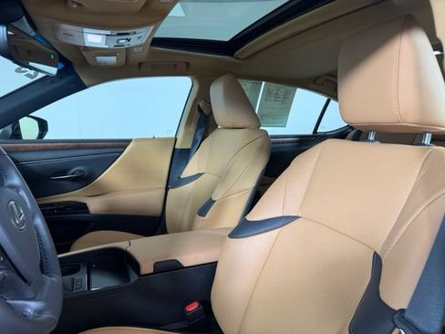 Certified 2025 Lexus ES 350 w/ Premium Package FWD image 5
