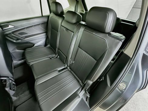 Used 2023 Volkswagen Tiguan SE FWD image 34