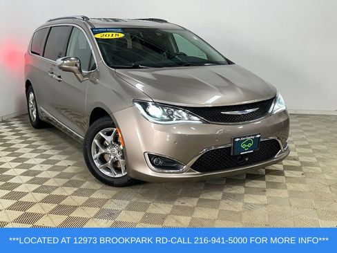 Used 2018 Chrysler Pacifica Limited FWD image 3