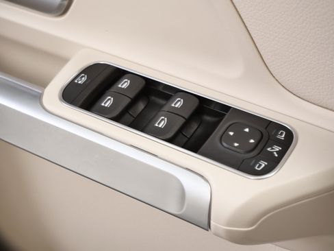 Certified 2026 Mercedes-Benz GLB 250 4MATIC image 32