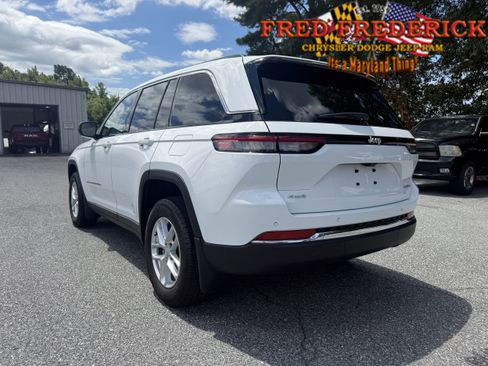Used 2025 Jeep Grand Cherokee Laredo X w/ Trailer Tow Package AWD/4WD image 5